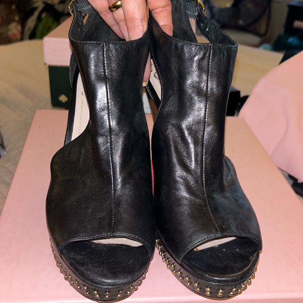 Vince Camuto Waylin Cut-out Platform Sz. 9 EUC